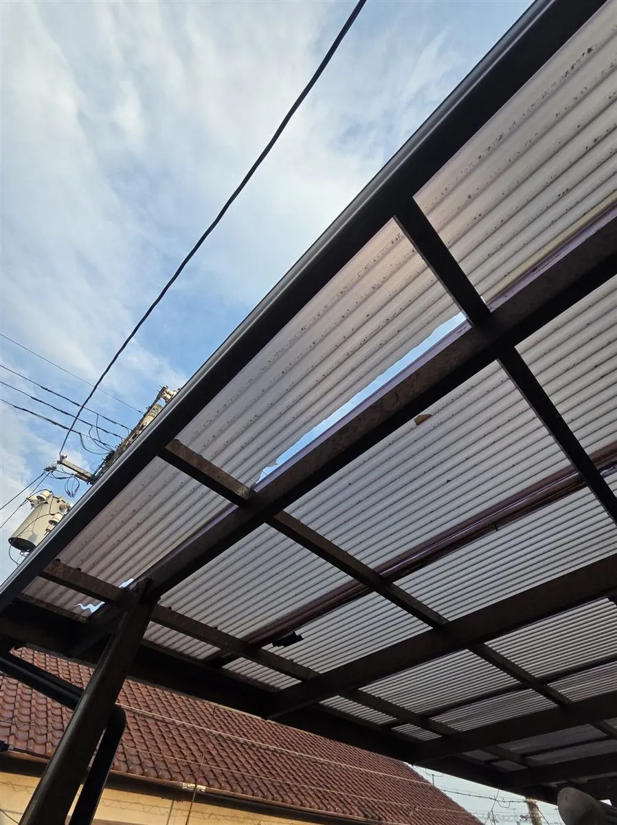 加古川市N様邸｜風災で破損した波板を火災保険を活用して交換しました！