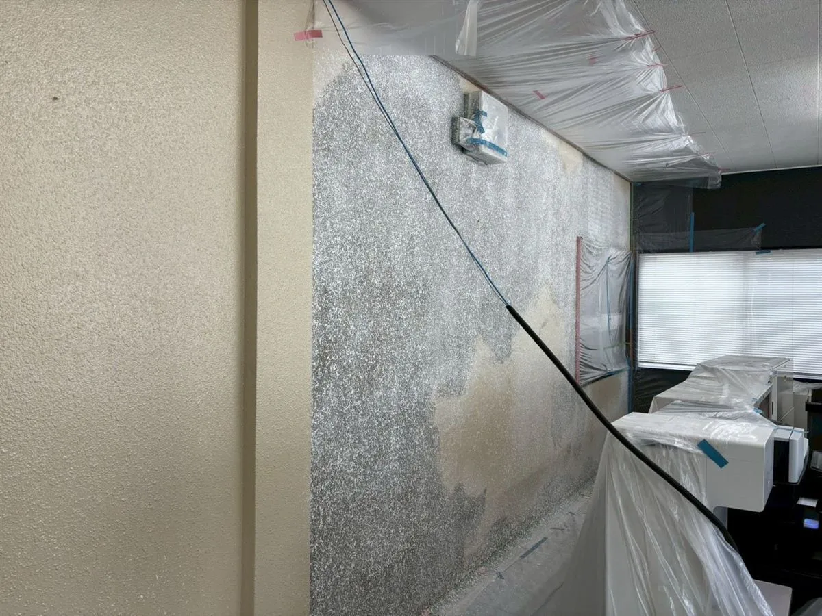 [加古川市]｜雨漏れによる塗膜剥離を補修し、内装塗装工事を施工しました！[M様事務所]