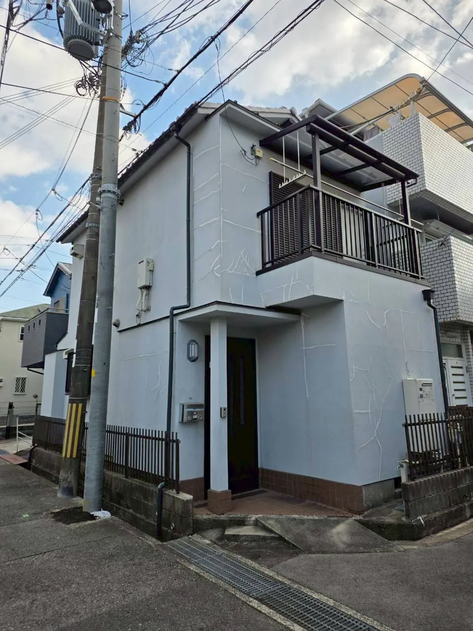 【川西市】外壁塗装・屋根塗装工事｜クラック補修跡を美しく改善し、新築のような仕上がりへ【A様邸】