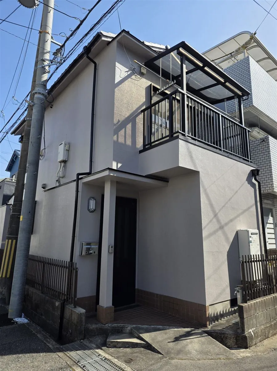 【川西市】外壁塗装・屋根塗装工事｜クラック補修跡を美しく改善し、新築のような仕上がりへ【A様邸】